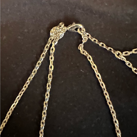 A sparkling 2 tier, silver tone Talbots necklace - Picture 4 of 7